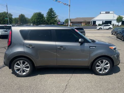 Used 2015 Kia Soul + image 6