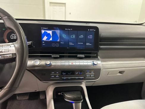 Used 2025 Hyundai Kona SEL FWD image 11
