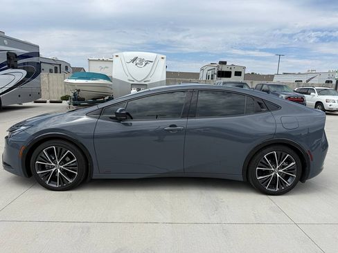 Used 2025 Toyota Prius XLE AWD/4WD image 6