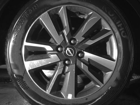 Used 2025 Nissan Versa SV image 15