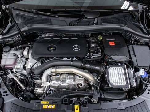 New 2025 Mercedes-Benz GLA 250 4MATIC image 9