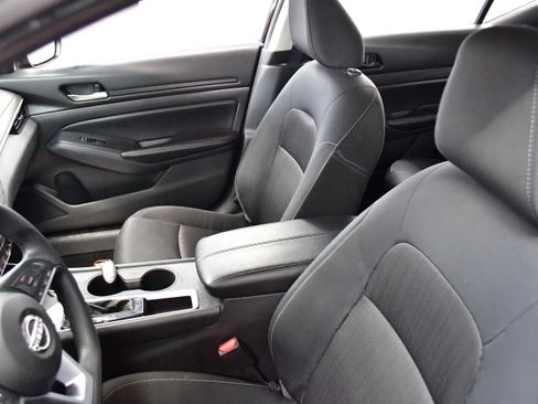 Used 2025 Nissan Altima 2.5 SV FWD image 9