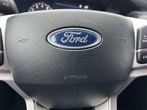 Used 2023 Ford Explorer XLT image 27