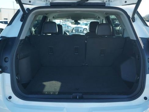 Used 2023 GMC Terrain SLT image 17