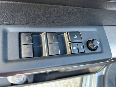 Used 2022 Toyota Tundra SR5 w/ SR5 Premium Package RWD image 18
