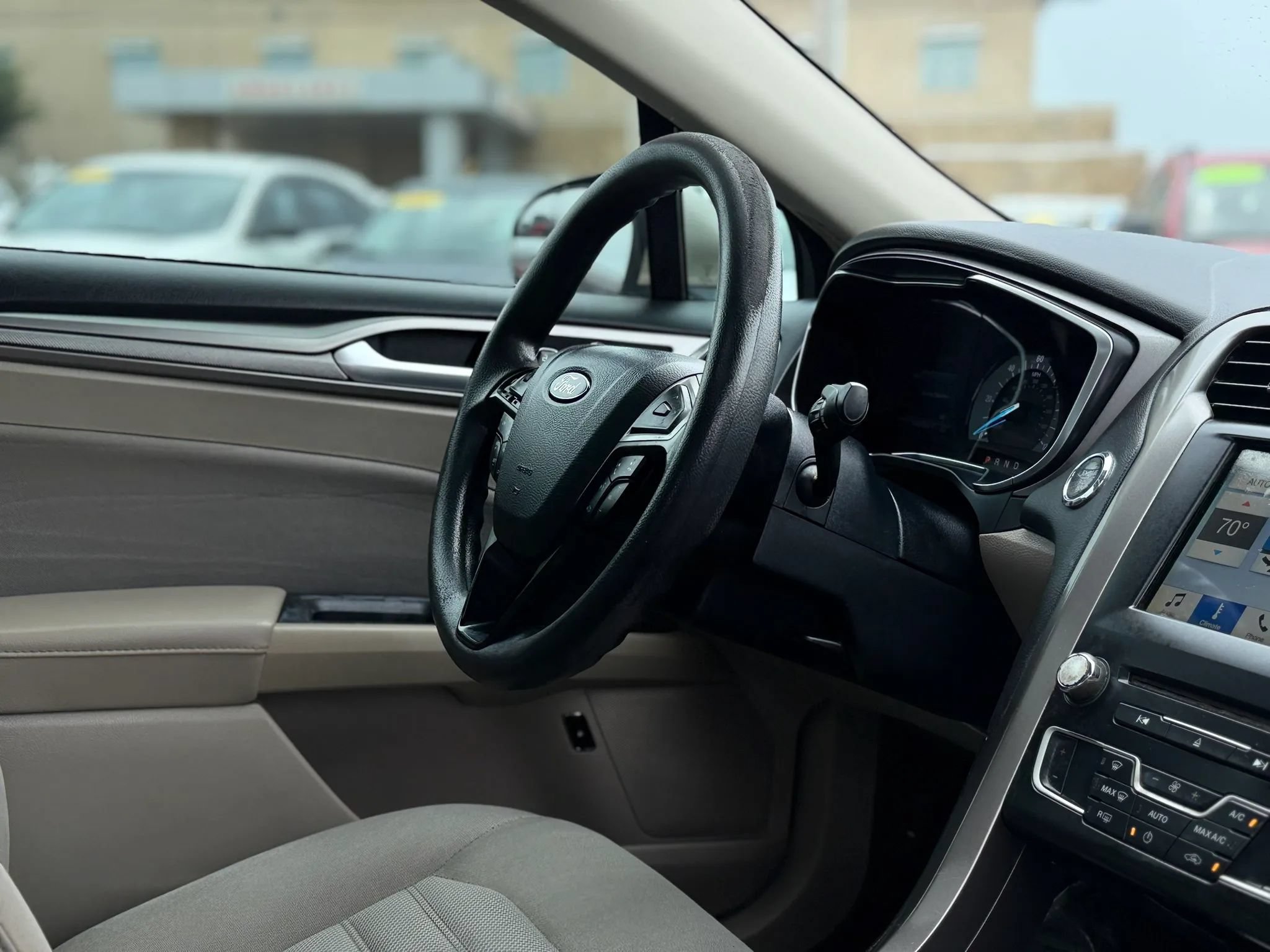 Used 2018 Ford Fusion SE FWD image 25