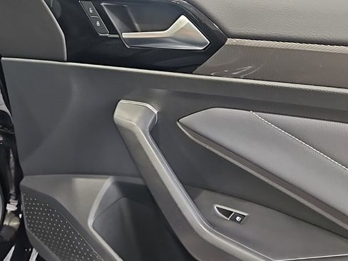 Used 2025 Volkswagen Jetta SEL image 12