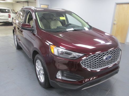 Used 2023 Ford Edge SEL w/ Convenience Package image 3