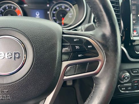 Used 2019 Jeep Cherokee Limited image 39