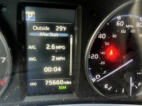 Used 2018 Toyota RAV4 XLE image 17