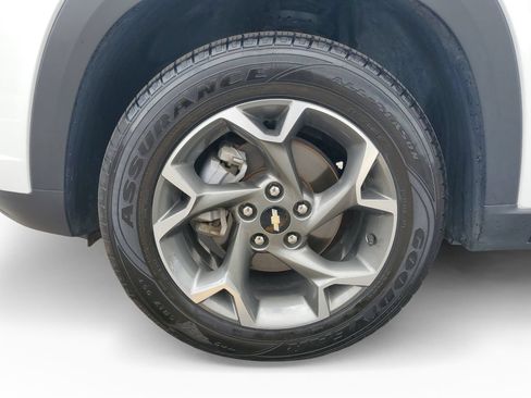 Used 2025 Chevrolet Trax LT w/ LT Convenience Package FWD image 12