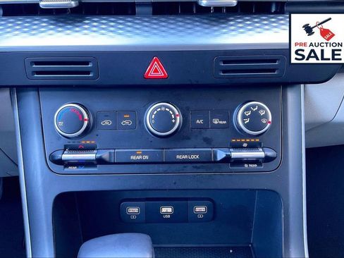 Used 2024 Kia Carnival LX image 31