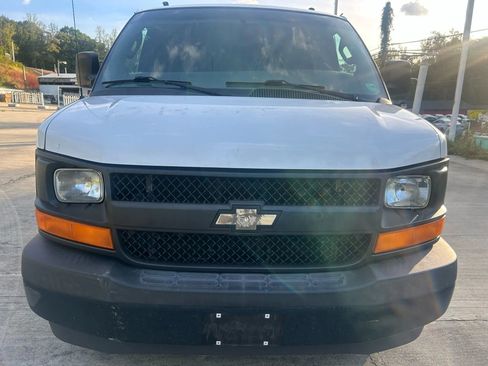 Used 2017 Chevrolet Express 2500 image 2