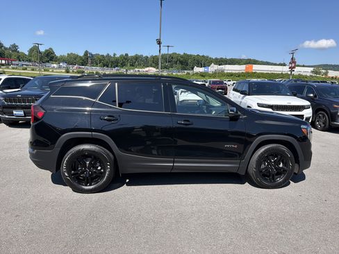 Used 2023 GMC Terrain AT4 AWD/4WD image 5