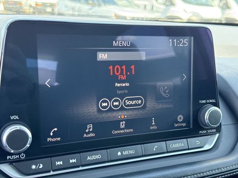 Used 2024 Nissan Rogue S FWD image 14