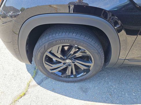 Used 2023 Volkswagen Atlas SE w/ Black Wheel Package AWD/4WD image 2