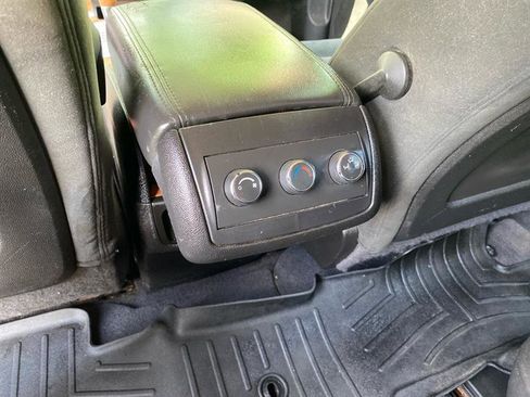 Used 2011 Buick Enclave CX image 11