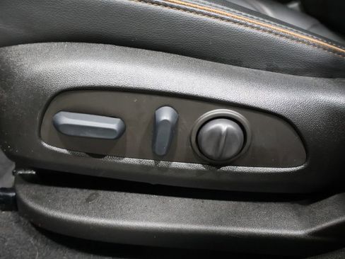 Used 2023 GMC Acadia SLT w/ Preferred Package image 14