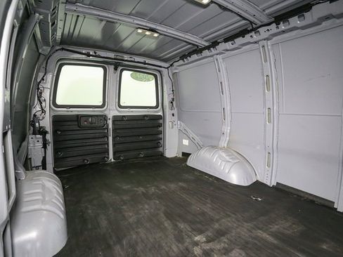 Used 2022 Chevrolet Express 2500 image 18