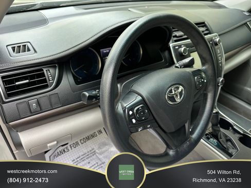 Used 2017 Toyota Camry LE image 9