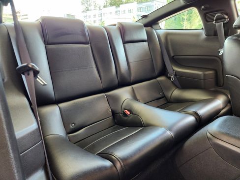 Used 2006 Ford Mustang Premium RWD image 12