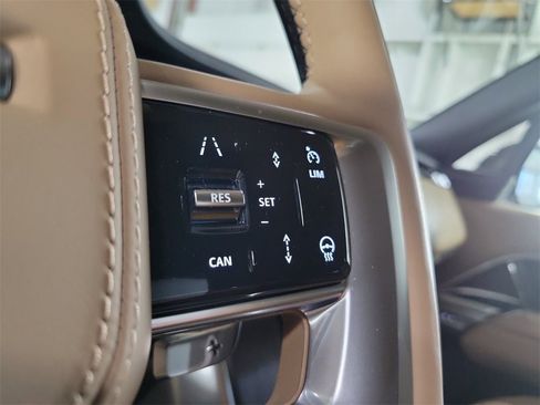 New 2025 Land Rover Range Rover Long Wheelbase SE image 16