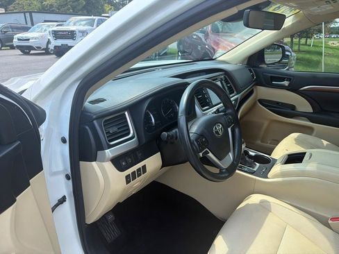 Used 2018 Toyota Highlander Limited FWD image 13
