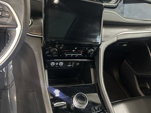 Used 2023 Jeep Grand Cherokee 4WD 4xe image 16