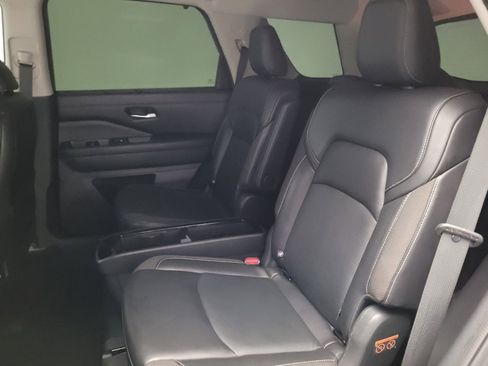 Used 2022 Nissan Pathfinder SL w/ SL Premium Package FWD image 18