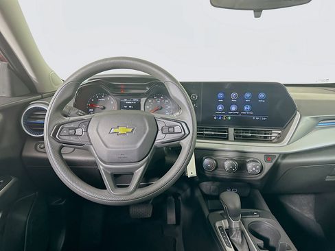 Used 2025 Chevrolet Trax LS image 17
