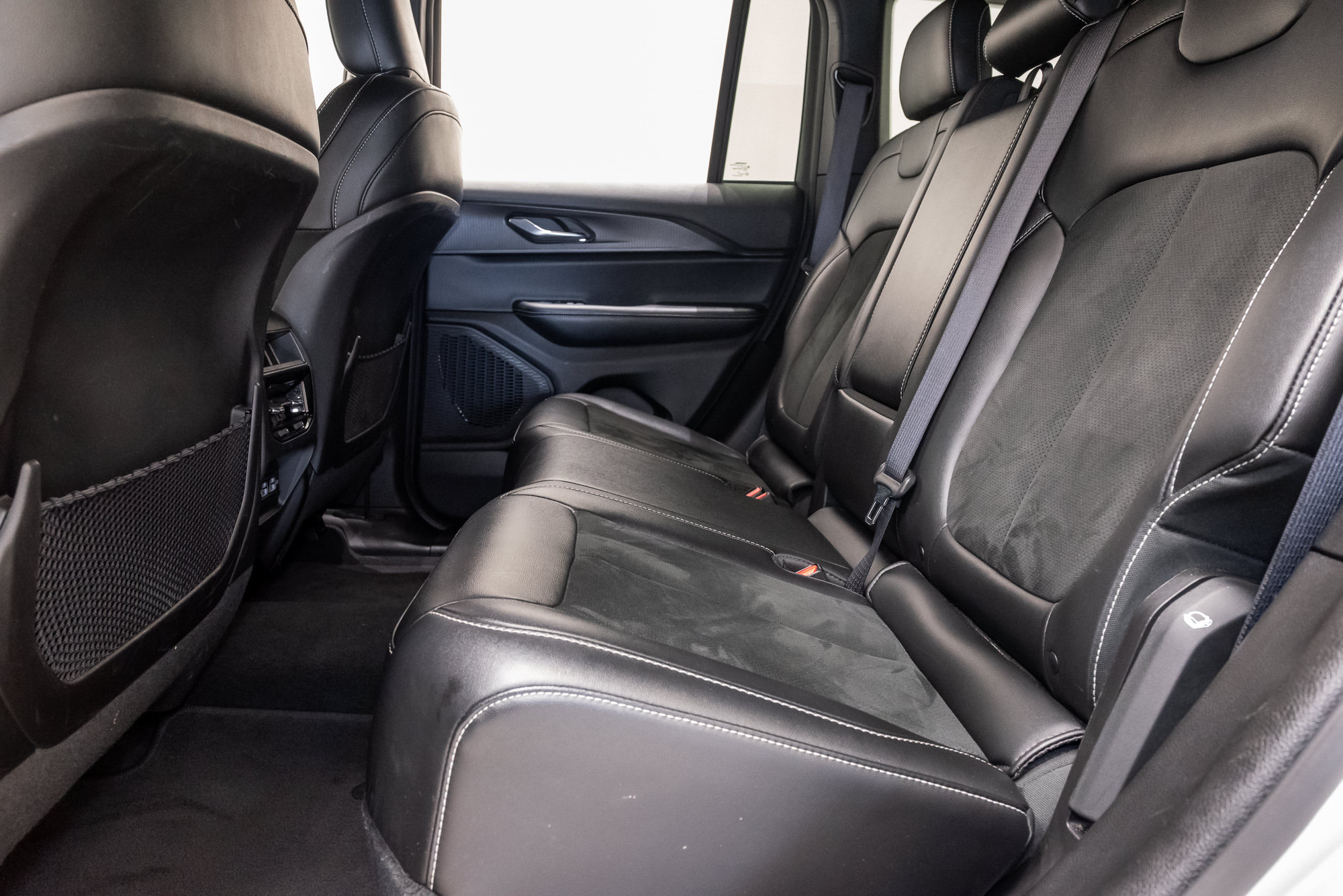 Certified 2025 Jeep Grand Cherokee Altitude AWD/4WD image 28