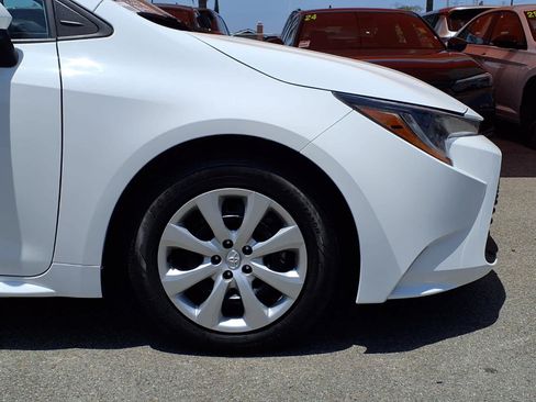 Used 2024 Toyota Corolla LE FWD image 4