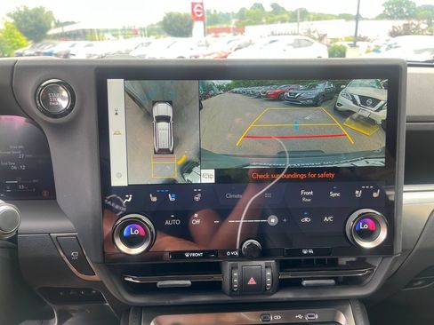 Used 2025 Lexus GX 550 w/ Accessory Package (Z1) AWD/4WD image 17