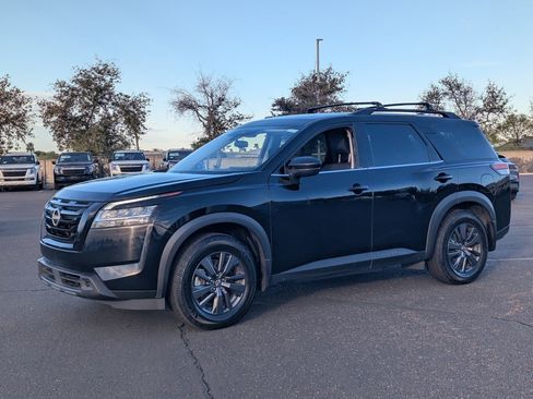 Certified 2022 Nissan Pathfinder SV w/ SV Black Package image 2