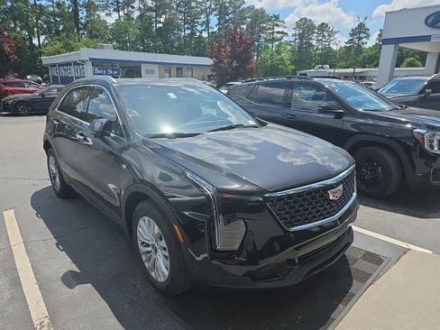 Used 2025 Cadillac XT4 Premium Luxury AWD/4WD image 2