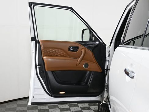 Used 2023 INFINITI QX80 Sensory w/ All-Season Package AWD/4WD image 30