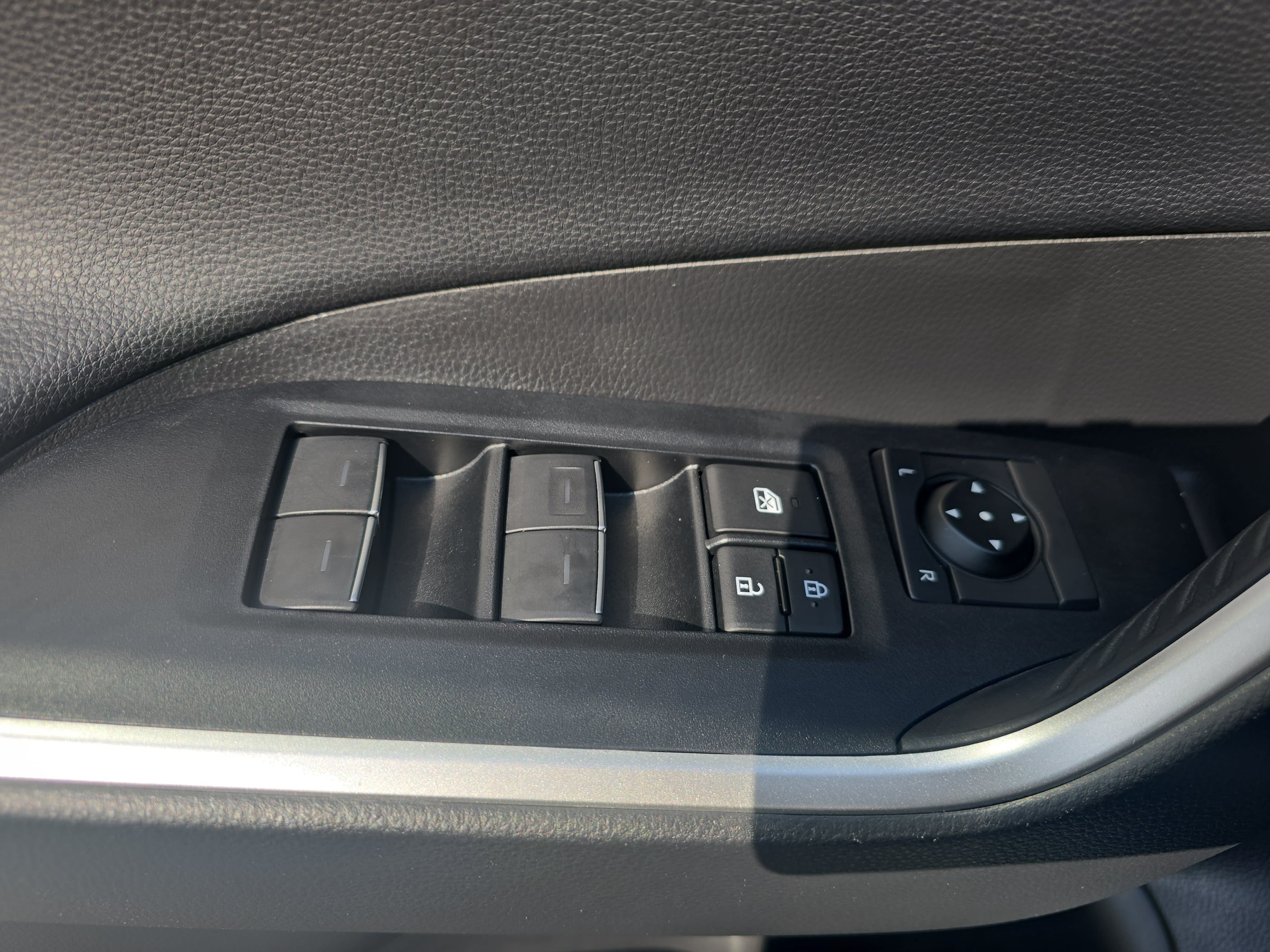 Used 2023 Toyota RAV4 Limited FWD image 28