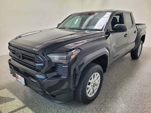 Certified 2026 Toyota Tacoma SR5 AWD/4WD image 2