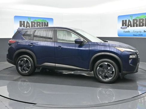 Used 2024 Nissan Rogue SV image 7