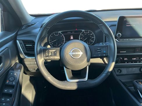 Used 2024 Nissan Rogue SV w/ SV Premium Package image 18