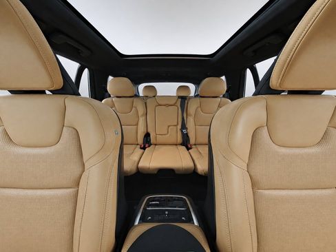 Certified 2023 Volvo XC90 T8 Ultimate w/ Lounge Package AWD/4WD image 15