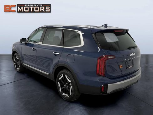 Used 2025 Kia Telluride S AWD/4WD image 4