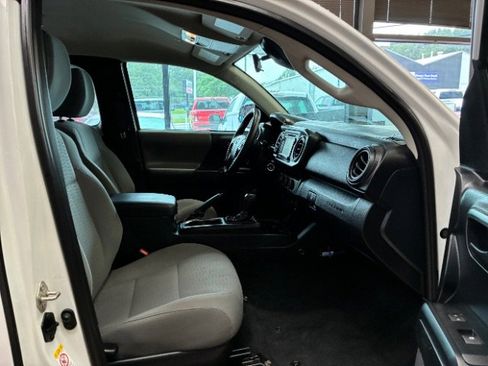 Used 2019 Toyota Tacoma SR image 24