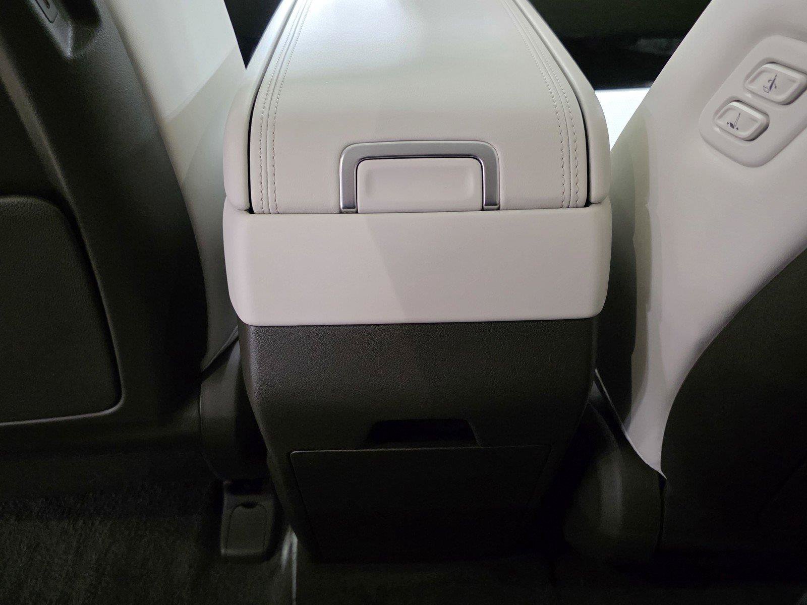 Used 2025 Hyundai Santa Fe Calligraphy AWD/4WD image 17