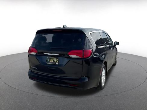 Used 2024 Chrysler Voyager LX image 14