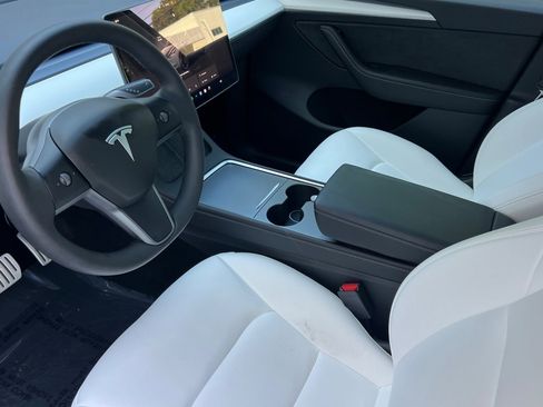 Used 2023 Tesla Model Y Performance AWD/4WD image 19