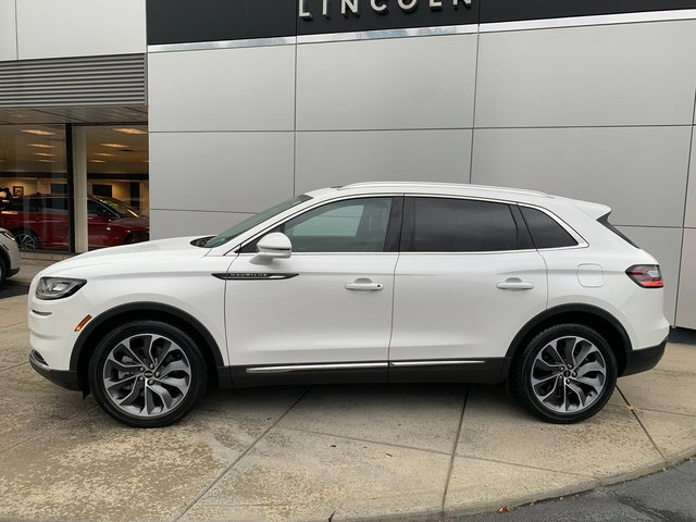 Used 2023 Lincoln Nautilus Reserve AWD/4WD image 2