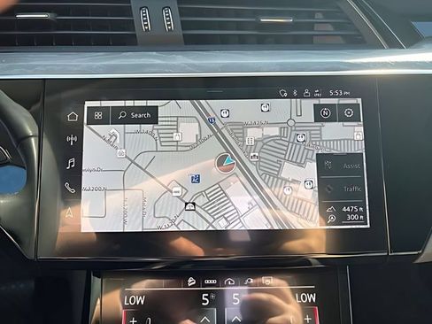 Used 2023 Audi e-tron Premium Plus w/ Premium Plus Package AWD/4WD image 27