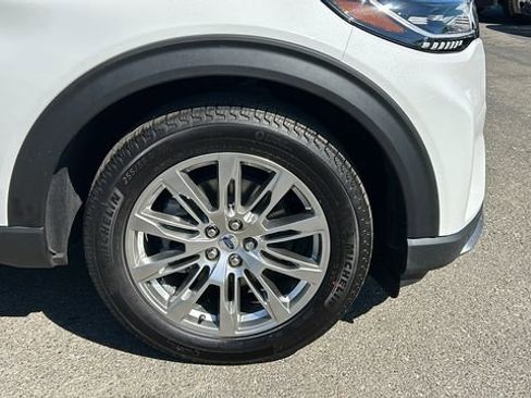 New 2026 Ford Explorer Platinum RWD image 9