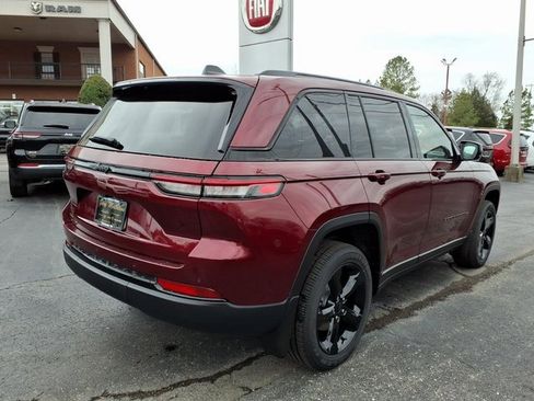 New 2025 Jeep Grand Cherokee Altitude image 3